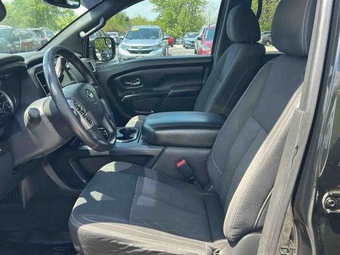 Used 2019 Nissan Titan SV w/ SV Convenience Package AWD/4WD image 17