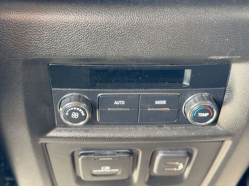 Used 2018 Chevrolet Traverse LT image 28