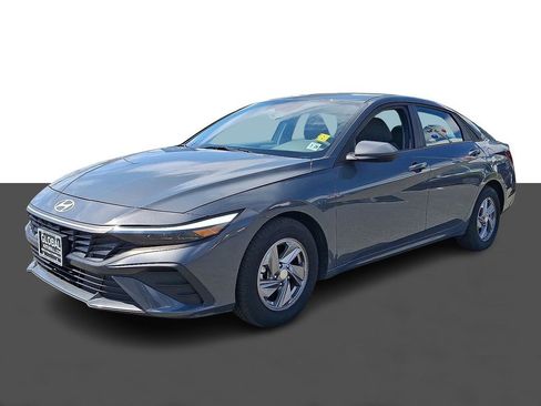 Used 2024 Hyundai Elantra SE FWD image 3