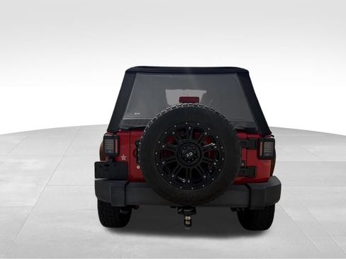 Used 2015 Jeep Wrangler Unlimited Rubicon w/ Connectivity Group AWD/4WD image 16