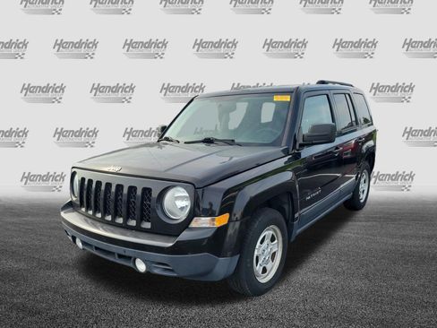 Used 2016 Jeep Patriot Sport w/ Power Value Group FWD image 4