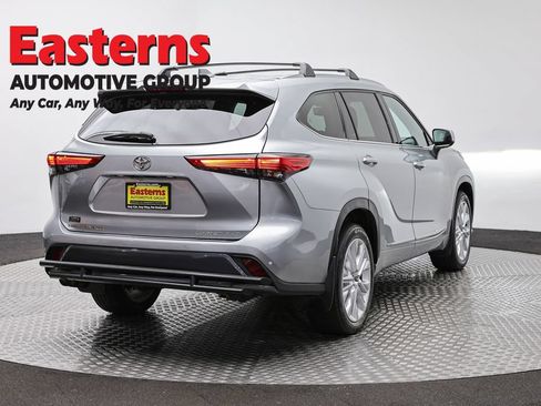 Used 2021 Toyota Highlander Limited AWD/4WD image 5