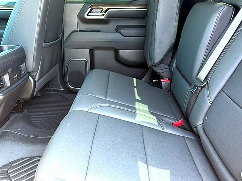 Used 2025 Chevrolet Silverado 1500 LT Trail Boss w/ Convenience Package II AWD/4WD image 19