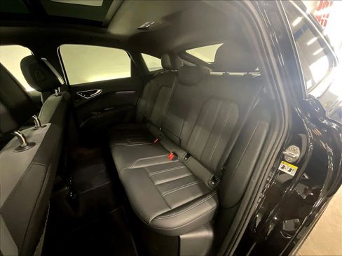 Used 2025 Audi Q4 e-tron Premium Plus w/ Premium Plus image 27