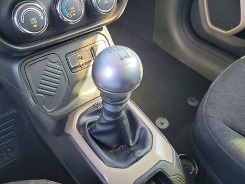 Used 2017 Jeep Renegade Sport w/ Power & Air Group FWD image 21