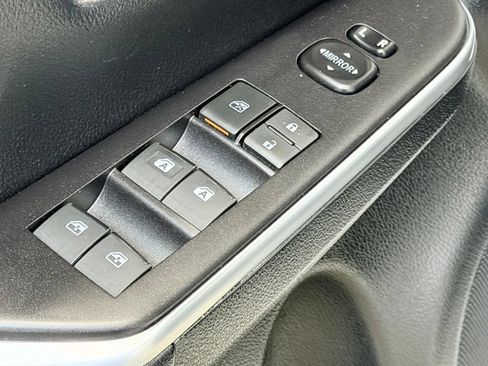 Used 2017 Toyota Camry XLE FWD image 11