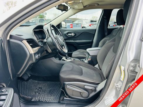 Used 2015 Jeep Cherokee Latitude w/ Cold Weather Group image 3