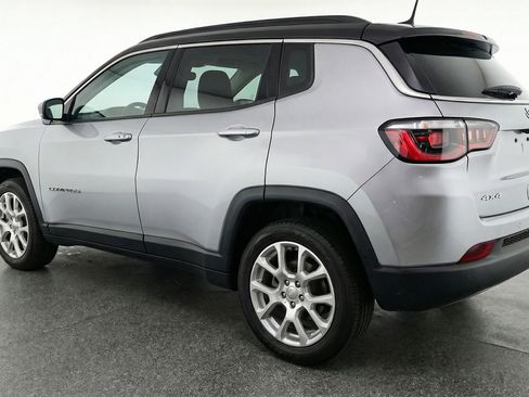 Used 2025 Jeep Compass Limited image 6