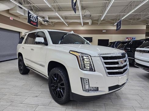 Used 2015 Cadillac Escalade Premium AWD/4WD image 4