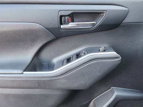 Certified 2024 Toyota Highlander XLE image 15