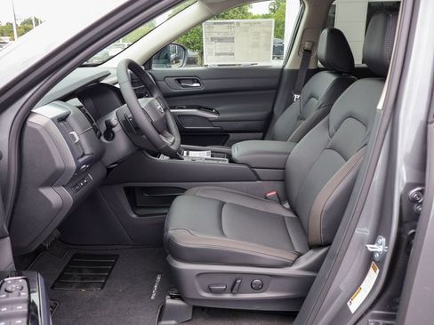 New 2026 Nissan Pathfinder SL FWD image 7