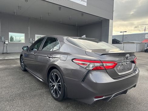 Used 2019 Toyota Camry SE image 5