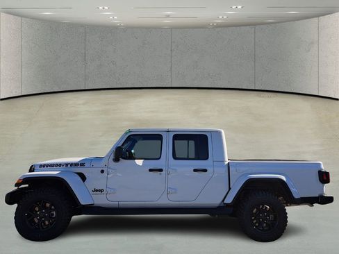 New 2025 Jeep Gladiator High Tide image 8