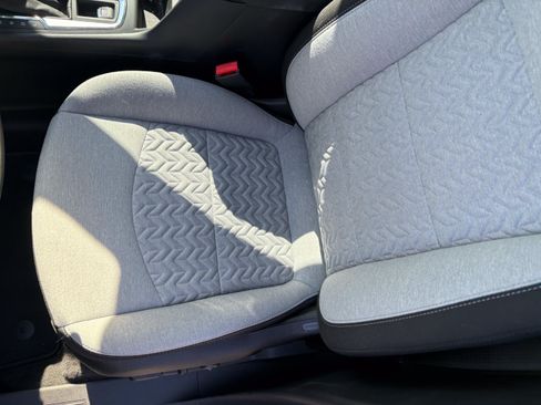 Used 2023 Chevrolet Equinox LS w/ LS Convenience Package FWD image 9