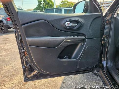 Certified 2017 Jeep Cherokee Latitude w/ Comfort & Sound Group FWD image 20