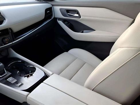 Used 2023 Nissan Rogue SL w/ SL Premium Package image 13