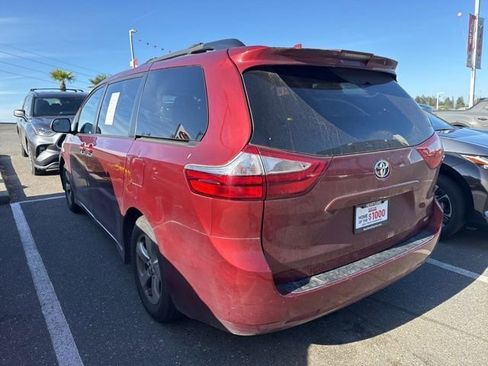 Used 2019 Toyota Sienna LE FWD image 5