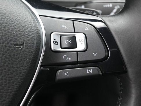 Used 2015 Volkswagen Golf S image 17