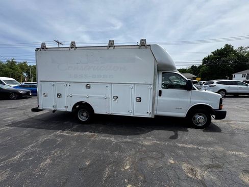 Used 2017 Chevrolet Express 4500 RWD image 7