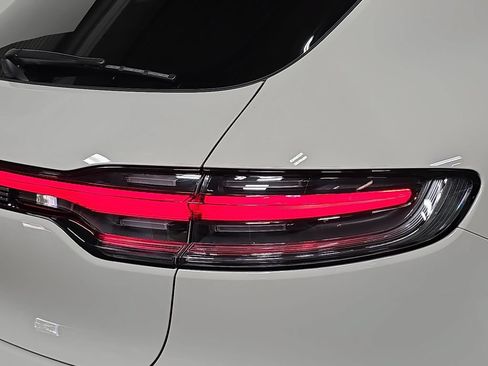Certified 2026 Porsche Macan AWD/4WD image 30