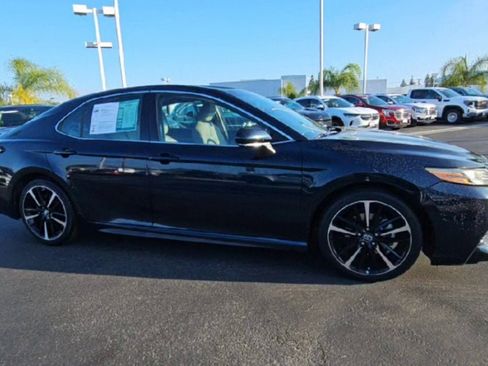 Used 2018 Toyota Camry XSE image 4