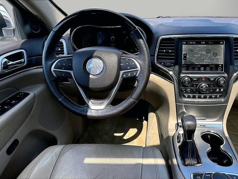 Used 2018 Jeep Grand Cherokee Overland AWD/4WD image 10