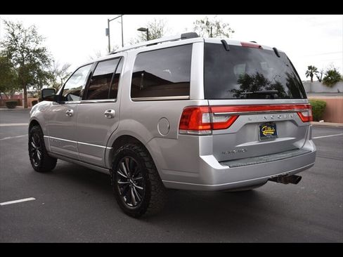 Used 2017 Lincoln Navigator Select image 6