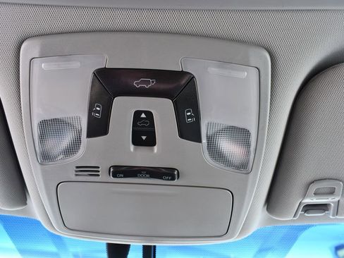 Used 2017 Toyota Sienna XLE Premium image 33