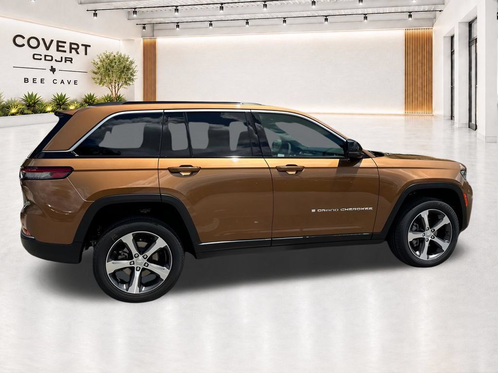 New 2026 Jeep Grand Cherokee Limited RWD image 12