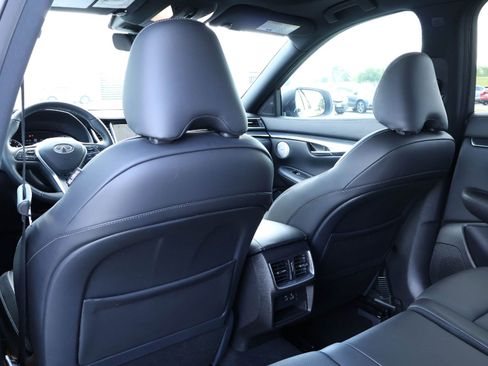 Used 2025 INFINITI QX50 Sport AWD/4WD image 12