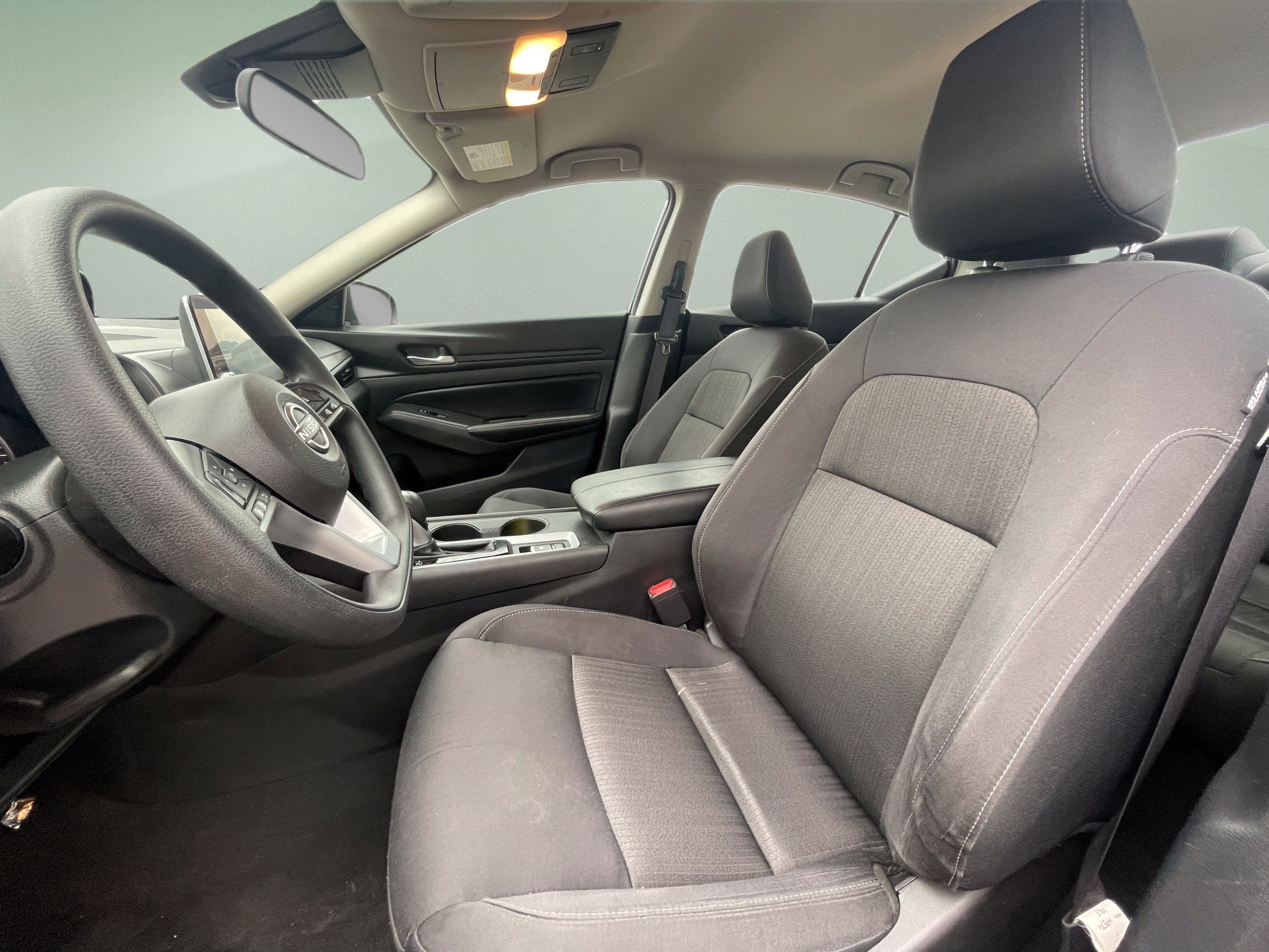Used 2025 Nissan Altima 2.5 SV AWD/4WD image 8