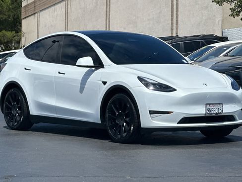 Used 2024 Tesla Model Y Long Range AWD/4WD image 5