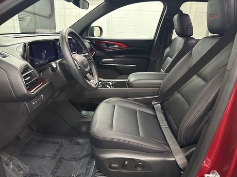 Used 2025 Chevrolet Traverse Z71 image 19