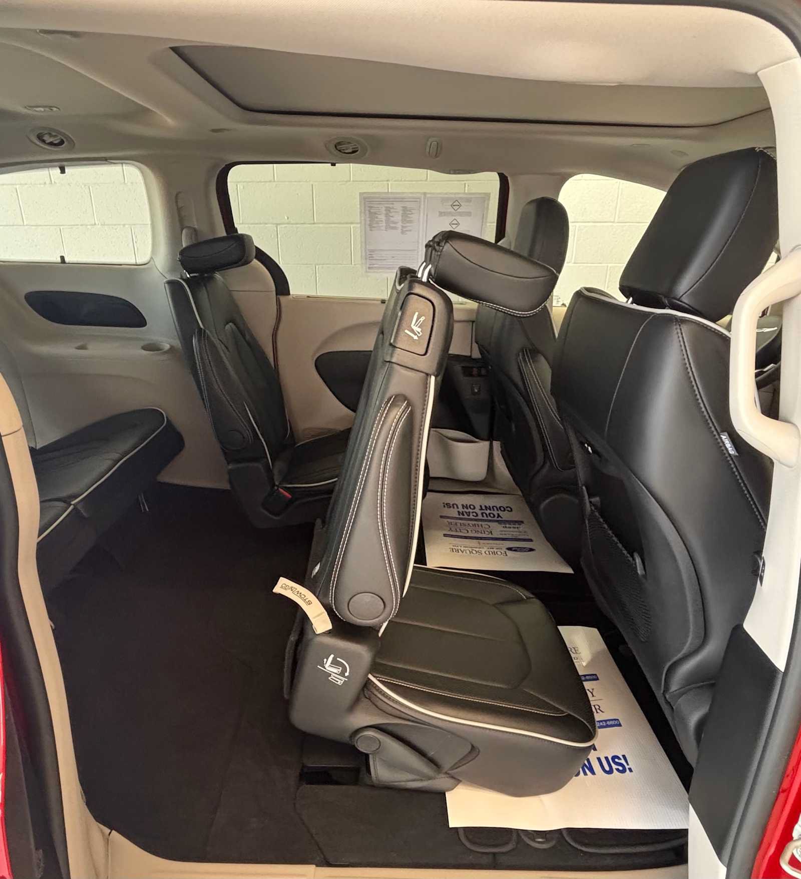 Certified 2024 Chrysler Pacifica Limited FWD image 13