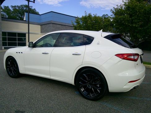 Used 2019 Maserati Levante AWD/4WD image 26