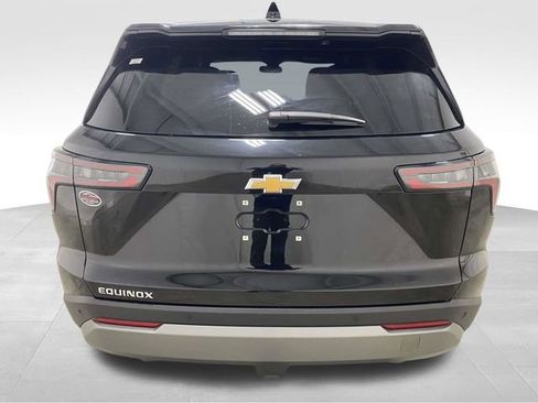 Used 2025 Chevrolet Equinox LT image 3