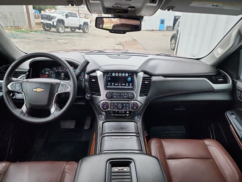 Used 2020 Chevrolet Suburban Premier w/ Premier Plus Edition image 18
