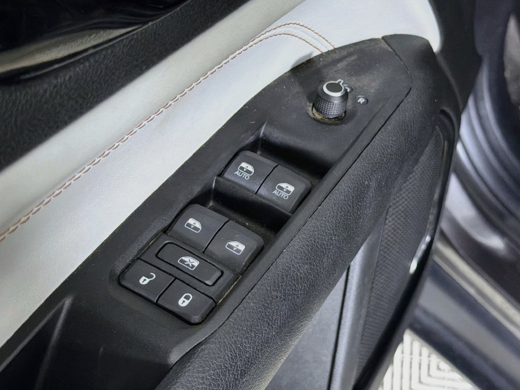 Used 2022 Jeep Compass Limited w/ Sun and Sound Group AWD/4WD image 22