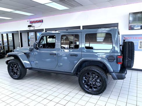 Used 2025 Jeep Wrangler Unlimited Sahara AWD/4WD image 7
