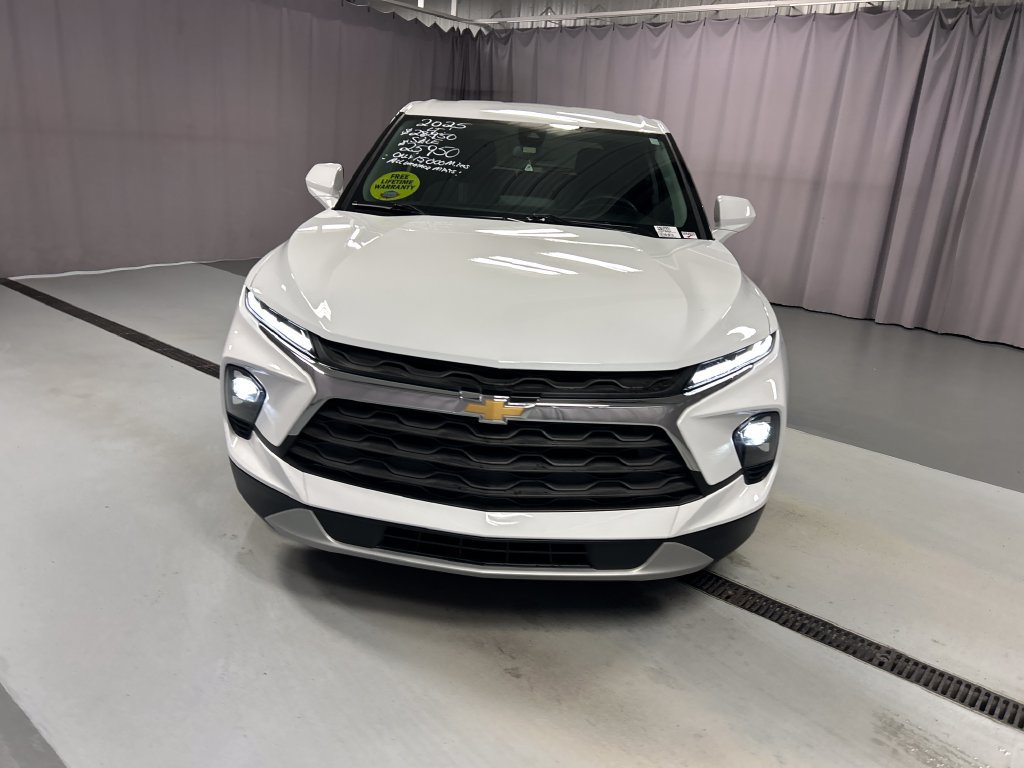 Used 2025 Chevrolet Blazer LT w/ Driver Confidence Package FWD image 2