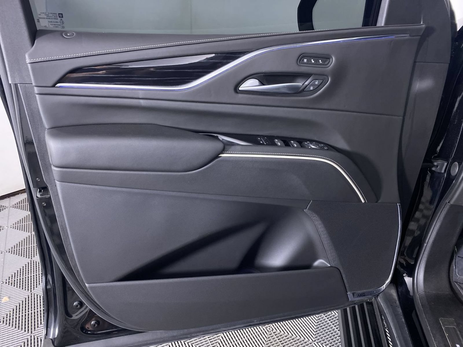 Certified 2024 Cadillac Escalade V w/ Heavy-Duty Trailer Package AWD/4WD image 13