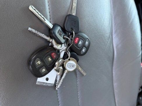 Used 2018 Chevrolet Express 2500 w/ Driver Convenience Package image 25