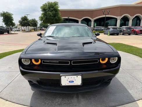 Used 2023 Dodge Challenger SXT RWD image 2