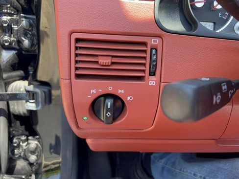 Used 2007 Chrysler Crossfire Limited RWD image 22