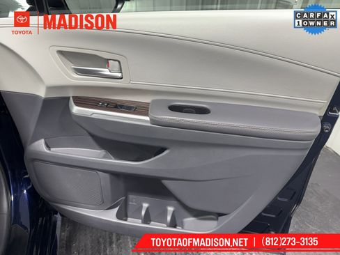 Used 2023 Toyota Sienna XLE image 12