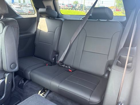 Used 2023 Chevrolet Traverse LT w/ LPO, Floor Liner Package FWD image 10