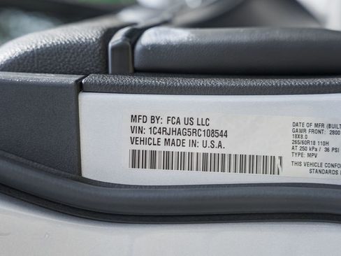 Used 2024 Jeep Grand Cherokee Altitude image 37