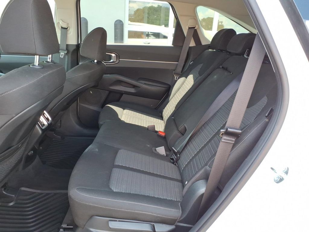 Certified 2026 Kia Sorento LX FWD image 8