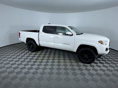 Used 2020 Toyota Tacoma SR5 image 2
