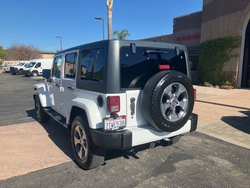 Used 2016 Jeep Wrangler Unlimited Sahara w/ Connectivity Group image 10